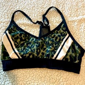 PINK Ultimate Lightly-Lined Sports Bra- camo and black